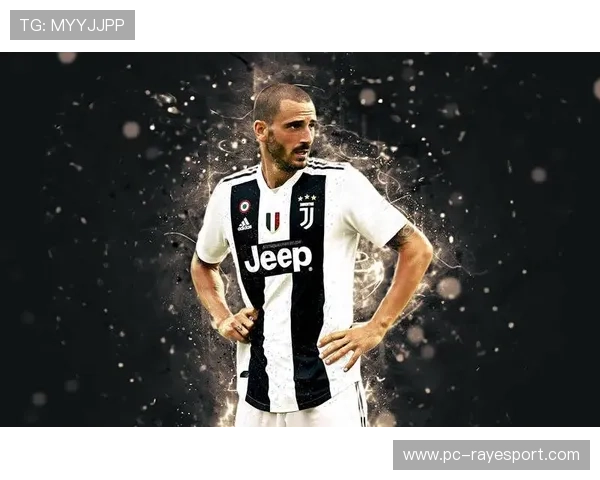 终场哨响，尤文老将博努奇跪地掩面，国家德比失利后的落寞